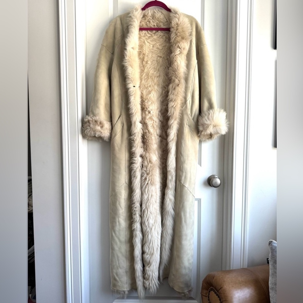 E.W. PELLE Luxurious Cream Vintage Shearling Coat